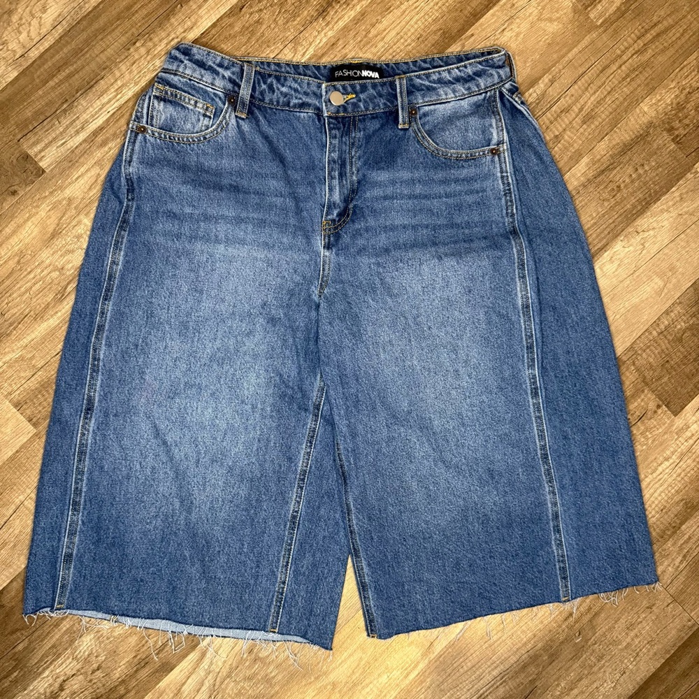 Fashion Nova Medium Wash High-Rise Denim Jorts
